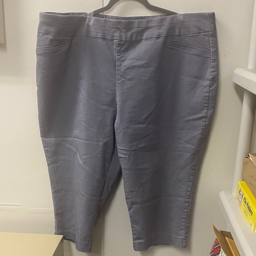 Croft & Barrow Gray Capris